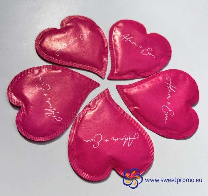 Pink heart-shaped promotional sugar with your own print. Originally packaged sugar for coffee and tea, suitable for hotels, restaurants, corporate events and catering, trade fairs and conferences.