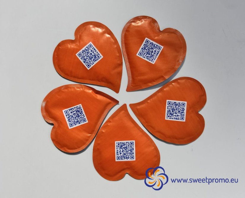 Orange heart-shaped promotional sugar with your own print. Originally packaged sugar for coffee and tea, suitable for hotels, restaurants, corporate events and catering, trade fairs and conferences.