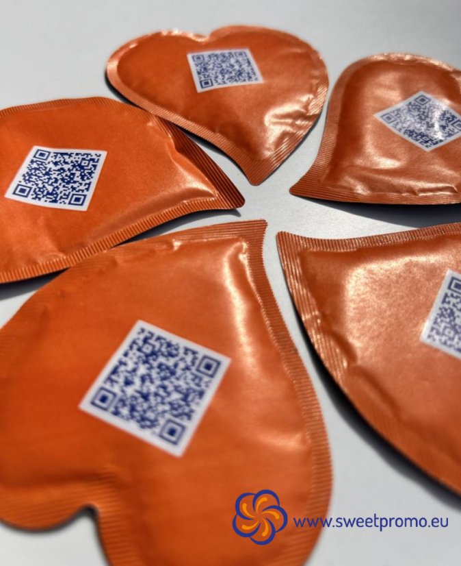 Orange heart-shaped promotional sugar with your own print. Originally packaged sugar for coffee and tea, suitable for hotels, restaurants, corporate events and catering, trade fairs and conferences.