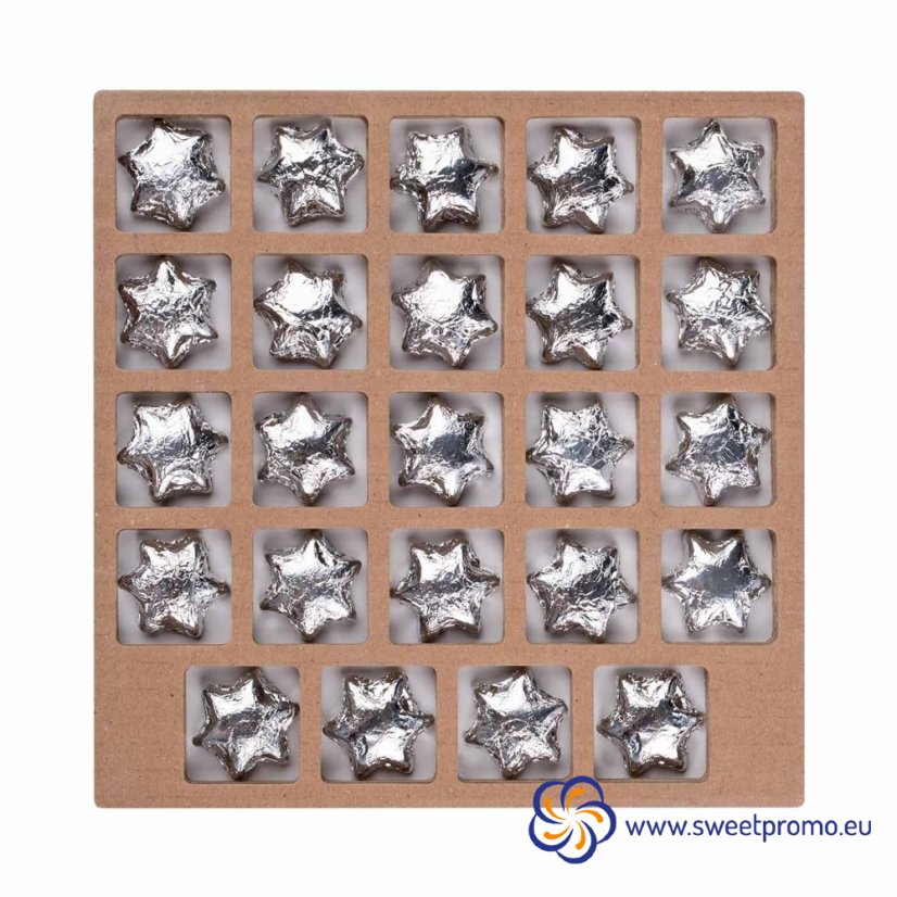 Filling for an eco-friendly square Advent calendar with custom print: 24 chocolate stars (96 g) made of 33% milk chocolate, in a silver foil. An ideal Christmas gift for employees, business partners and clients.